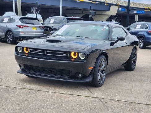 Used 2022 Dodge Challenger GT image 3