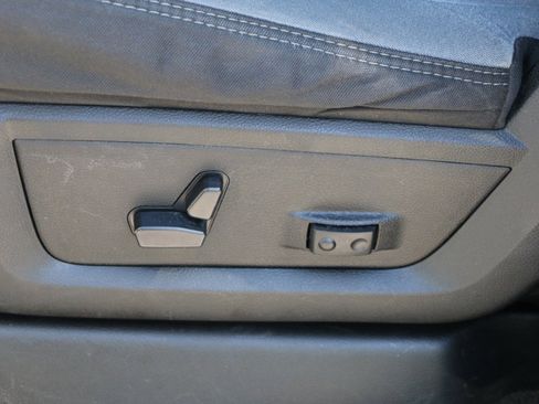 Used 2024 RAM 2500 Big Horn AWD/4WD image 25