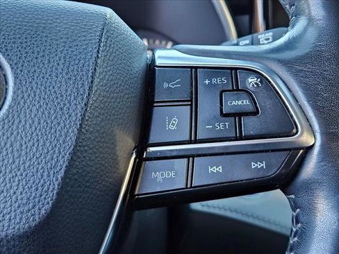 Used 2021 Toyota Highlander Platinum image 13