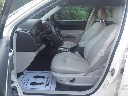 Used 2006 Chrysler 300 Touring w/ Comfort/Convenience Group RWD image 9