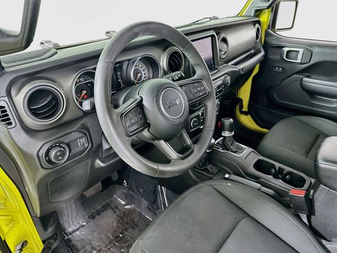 Used 2023 Jeep Gladiator Sport AWD/4WD image 9