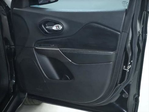 Certified 2021 Jeep Cherokee Limited image 35