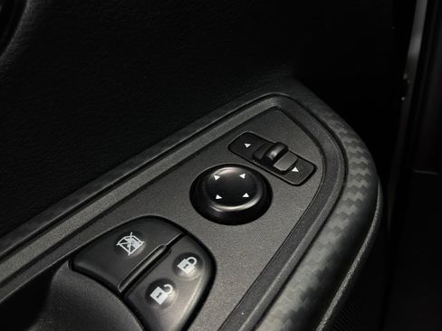 Used 2025 Nissan Versa SV FWD image 22