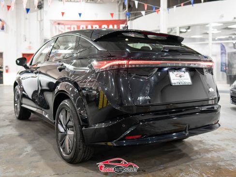 Used 2023 Nissan Ariya AWD image 5