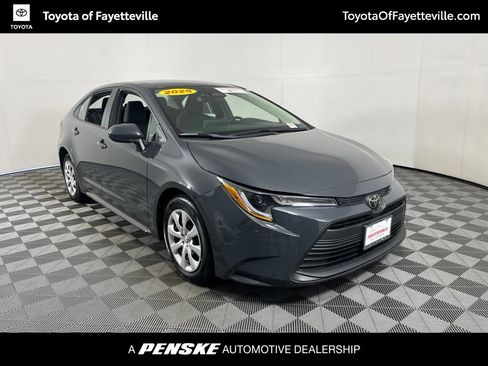 Used 2025 Toyota Corolla LE FWD image 6