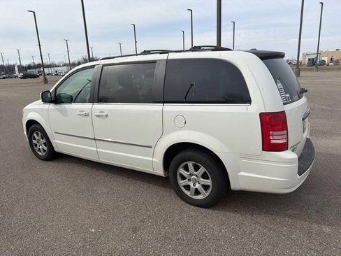 Used 2010 Chrysler Town & Country Touring image 10