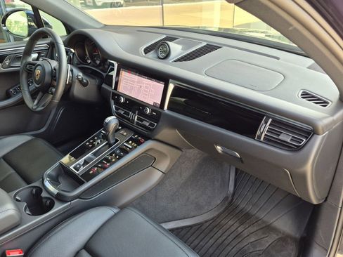 Certified 2026 Porsche Macan AWD/4WD image 26