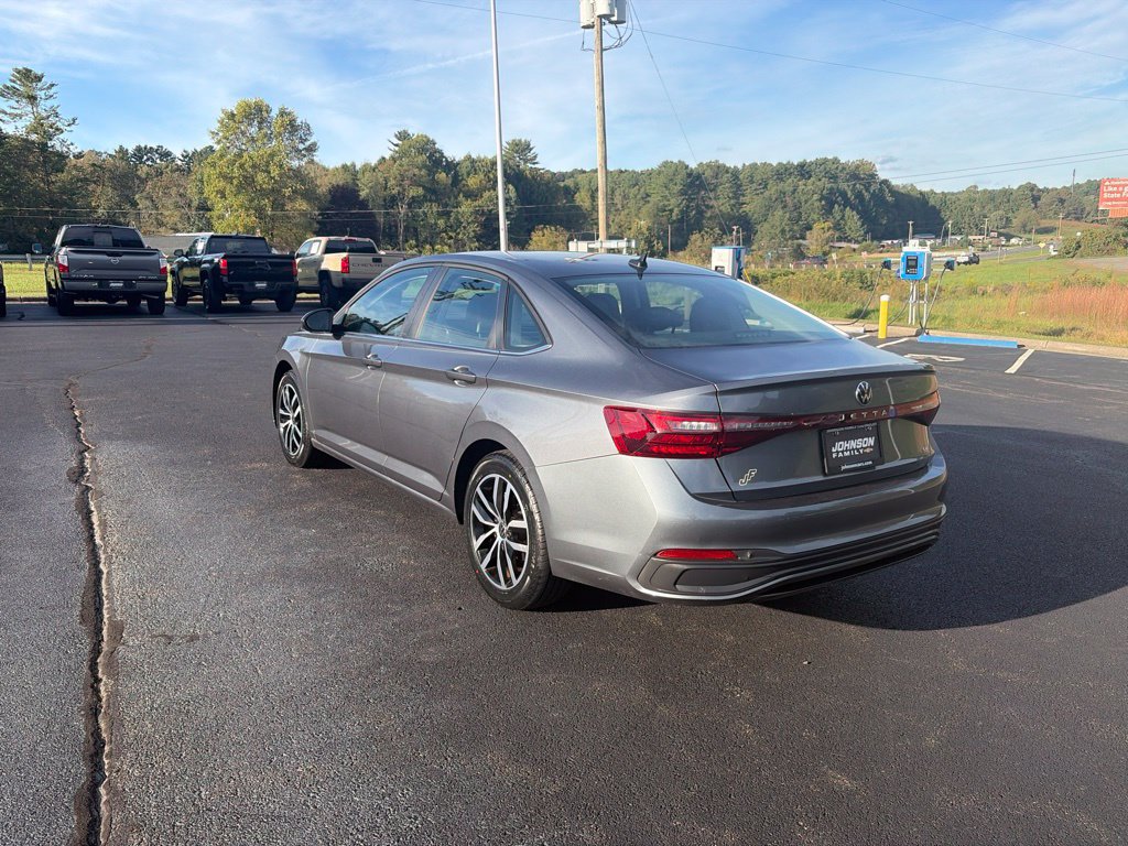 Used 2025 Volkswagen Jetta SE FWD image 7