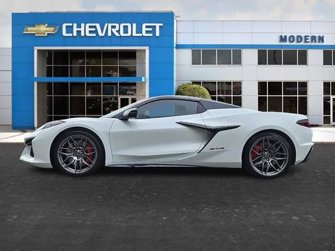 Used 2024 Chevrolet Corvette Z06 RWD image 2
