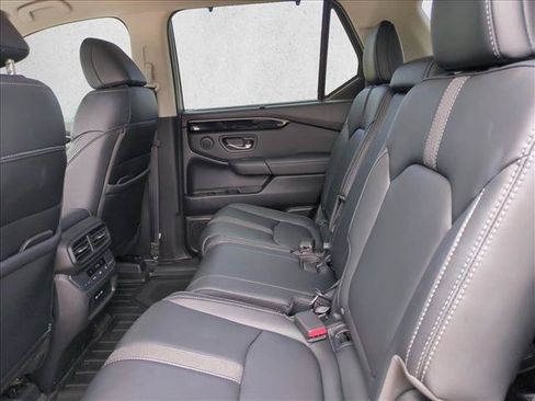 Used 2024 Honda Pilot Touring image 19