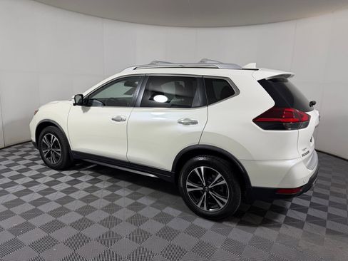 Used 2020 Nissan Rogue SV w/ Premium Package image 2