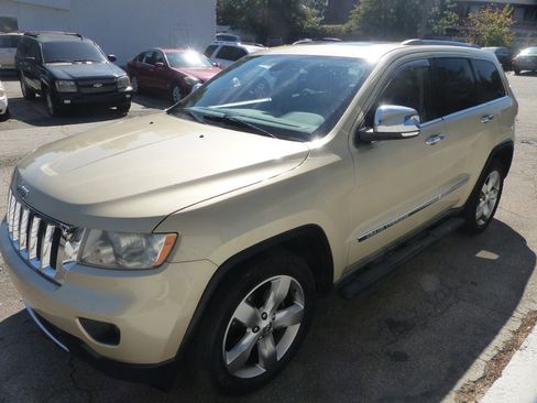 Used 2011 Jeep Grand Cherokee Overland w/ Trailer Tow Group image 2