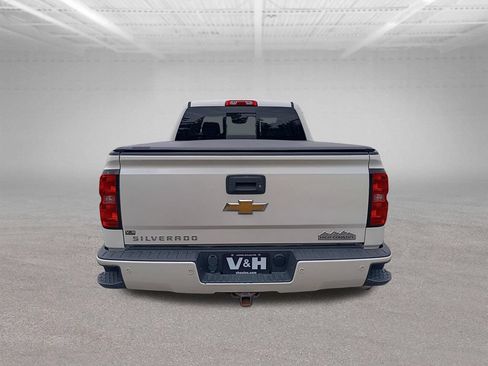 Used 2015 Chevrolet Silverado 1500 High Country w/ High Country Premium Package AWD/4WD image 3