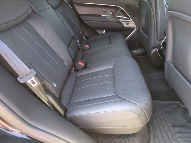 Certified 2025 Land Rover Range Rover SE AWD/4WD image 17