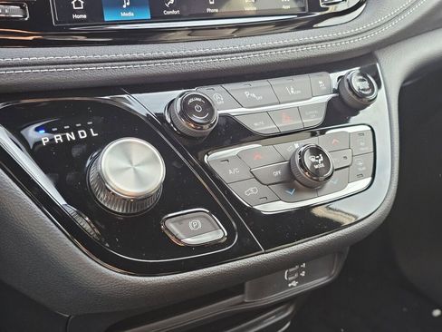 New 2026 Chrysler Pacifica Select image 22