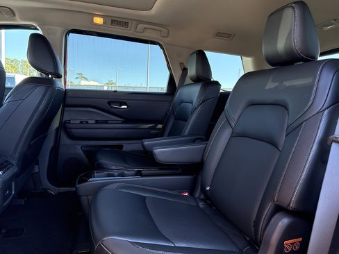 Used 2023 Nissan Pathfinder SL w/ SL Premium Package image 31