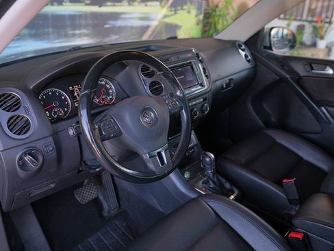 Used 2016 Volkswagen Tiguan SE FWD image 12