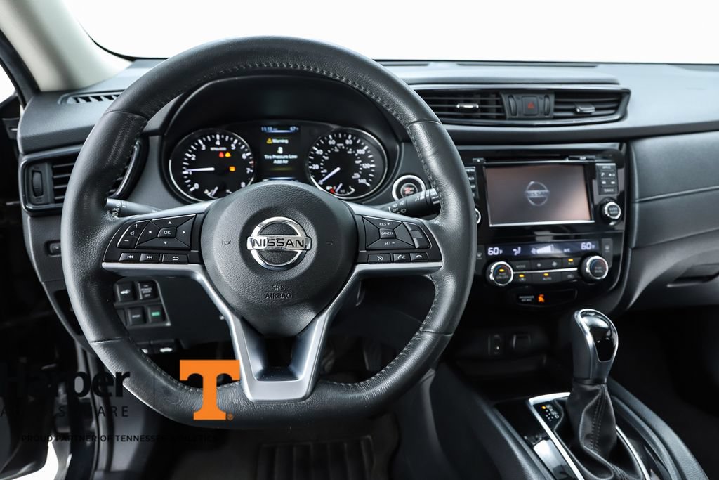 Used 2017 Nissan Rogue SV w/ SV Premium Package FWD image 56