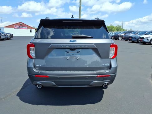 Used 2024 Ford Explorer XLT w/ Equipment Group 202A AWD/4WD image 5