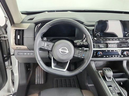Used 2024 Nissan Pathfinder Platinum FWD image 21