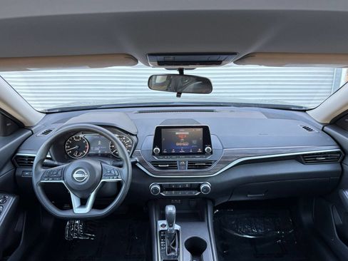 Used 2025 Nissan Altima 2.5 SV FWD image 33
