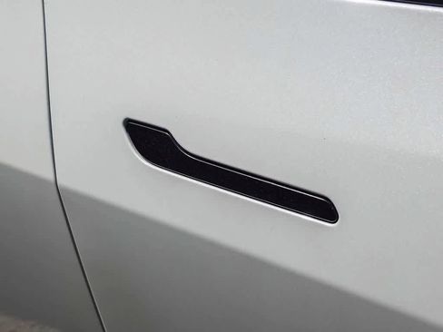 Used 2024 Tesla Model Y Performance AWD/4WD image 9