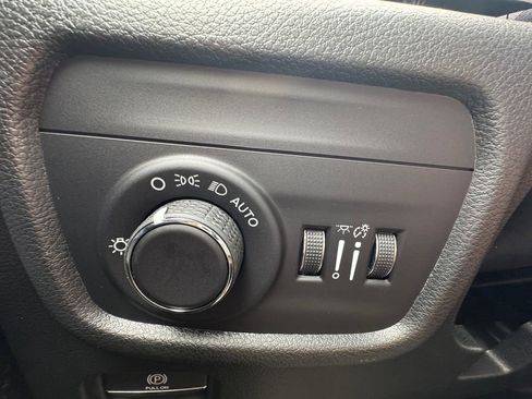 New 2025 Jeep Grand Cherokee Altitude image 17