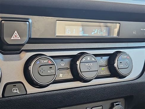 Used 2022 Toyota Tacoma TRD Off-Road image 14