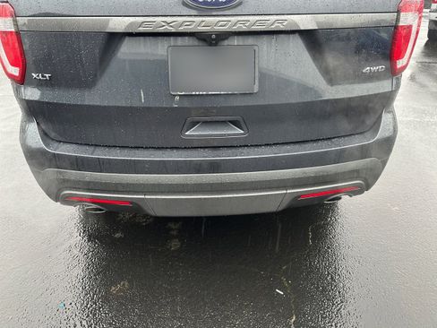 Used 2017 Ford Explorer XLT w/ XLT Appearance Package image 26