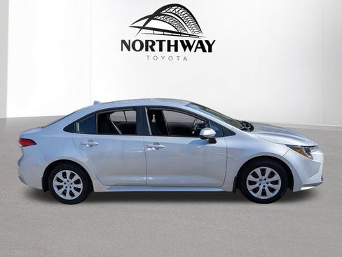 Used 2023 Toyota Corolla LE image 3