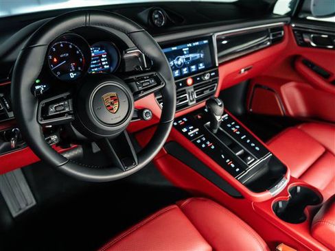 Certified 2026 Porsche Macan GTS image 4