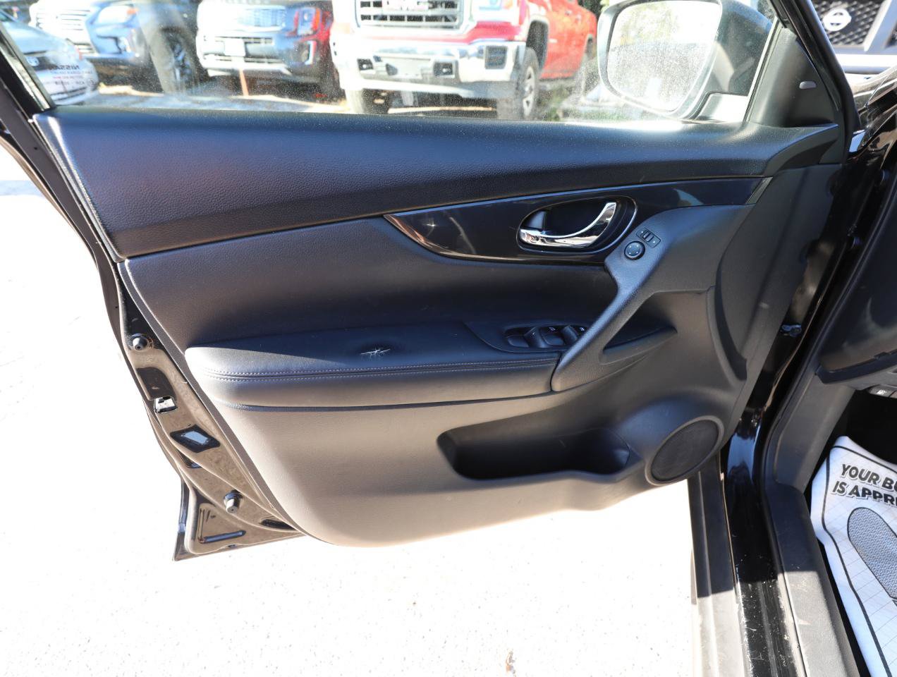 Used 2017 Nissan Rogue SV FWD image 14