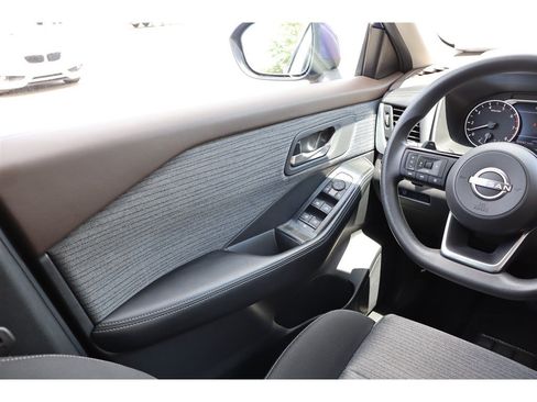 Used 2023 Nissan Rogue SV AWD/4WD image 23