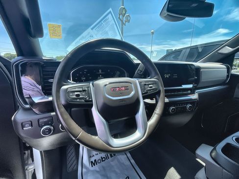 Used 2024 GMC Sierra 1500 SLT AWD/4WD image 10