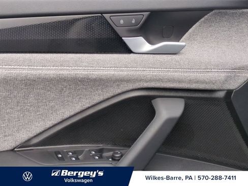 Used 2025 Volkswagen Tiguan S AWD/4WD image 15