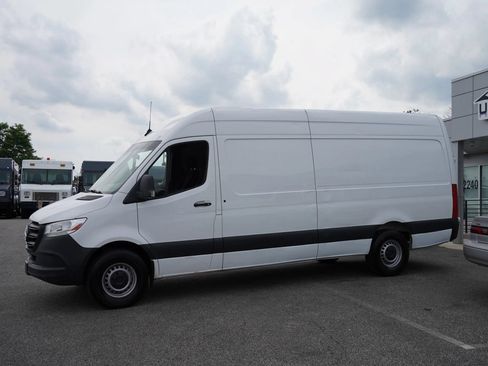 Used 2023 Mercedes-Benz Sprinter 2500 image 3