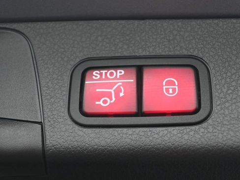 Used 2022 Mercedes-Benz GLB 250 4MATIC image 32