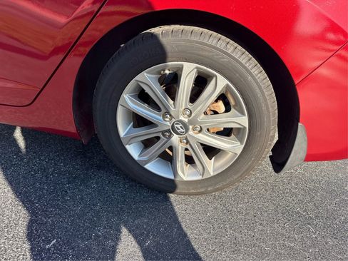 Used 2016 Hyundai Elantra SE w/ Option Group 02 FWD image 17