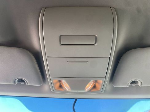 Used 2018 Dodge Grand Caravan SE w/ UConnect Hands-Free Group image 23