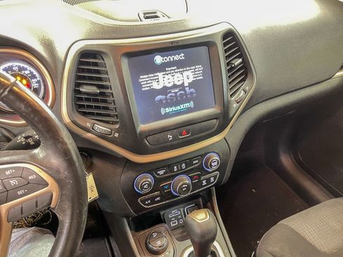 Used 2017 Jeep Cherokee Latitude w/ Safety/Convenience Group image 13