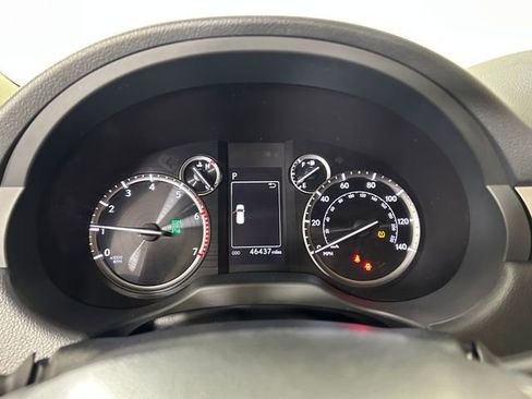 Used 2023 Lexus GX 460 Premium w/ Premium Package image 18