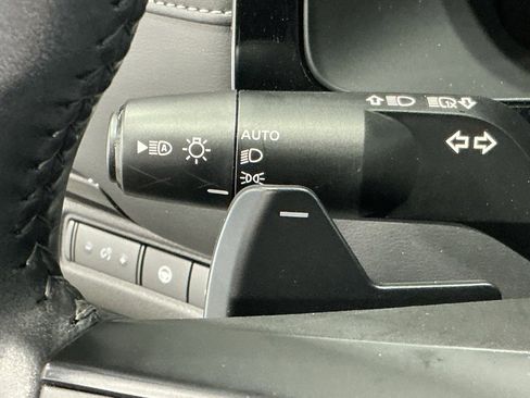 Used 2025 Nissan Pathfinder SV image 12