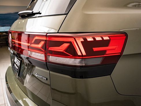 Used 2025 Volkswagen Atlas Peak Edition SE AWD/4WD image 9