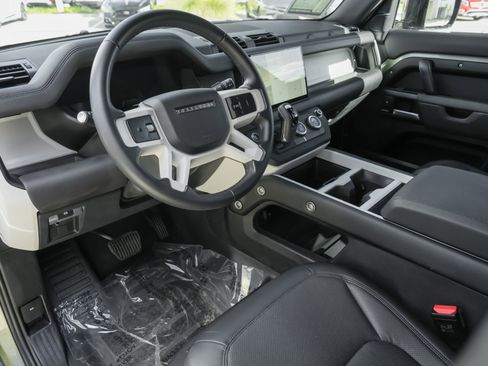 Used 2025 Land Rover Defender 110 S image 6