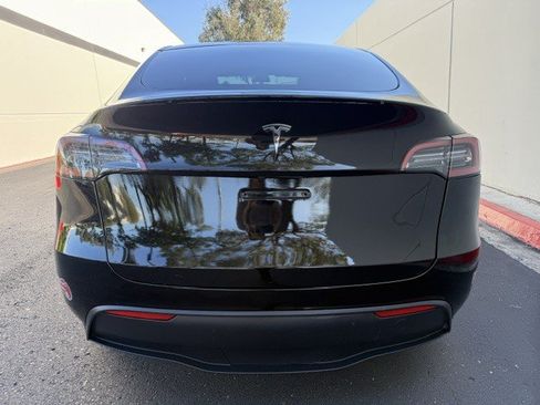 Used 2023 Tesla Model Y Long Range AWD/4WD image 9
