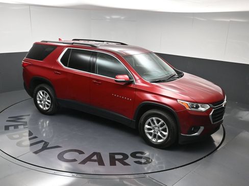 Used 2021 Chevrolet Traverse LT FWD image 32
