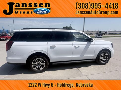Used 2025 Ford Expedition Max Active AWD/4WD image 5