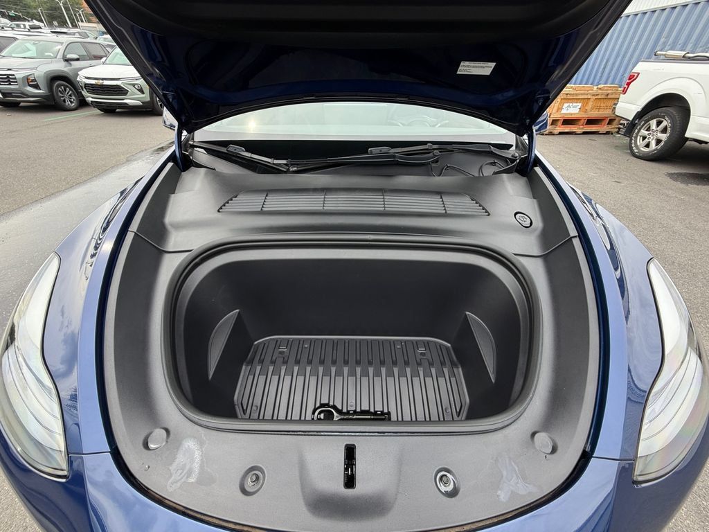 Used 2023 Tesla Model Y Long Range AWD/4WD image 25