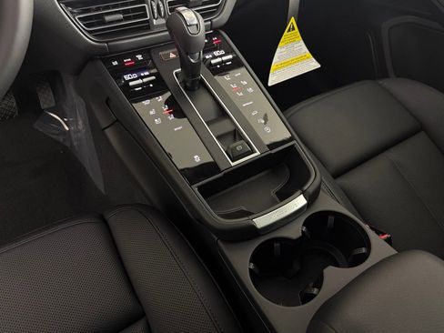 New 2026 Porsche Macan AWD/4WD image 24