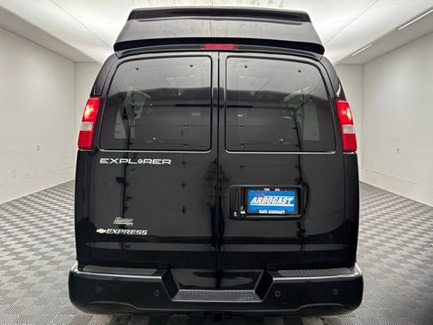 Used 2017 Chevrolet Express 2500 Extended image 10